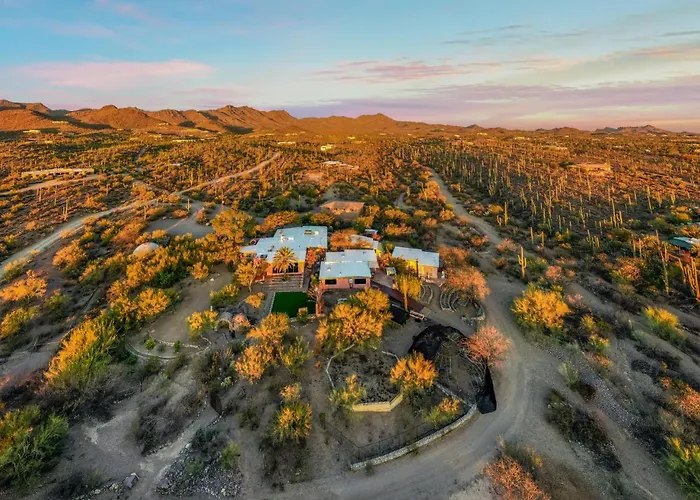 Unique Home, 5 Bedroom 2 Ba, Yoga, Private, 4 Acres Holiday home Tucson