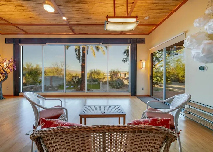 Unique Home, 5 Bedroom 2 Ba, Yoga, Private, 4 Acres Holiday home