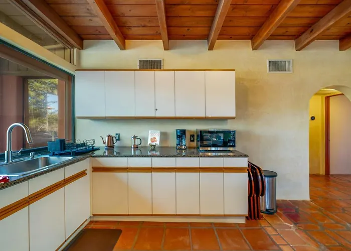 Unique Home, 5 Bedroom 2 Ba, Yoga, Private, 4 Acres Holiday home