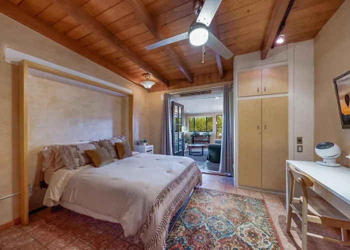 Unique Home, 5 Bedroom 2 Ba, Yoga, Private, 4 Acres Holiday home Tucson