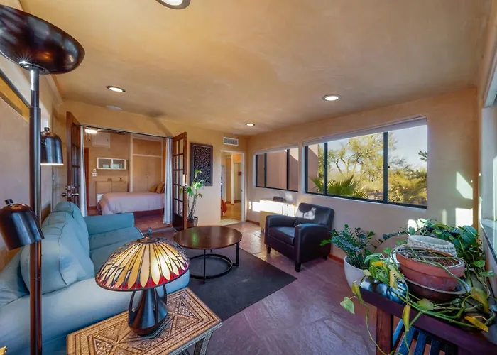 Unique Home, 5 Bedroom 2 Ba, Yoga, Private, 4 Acres Holiday home Tucson