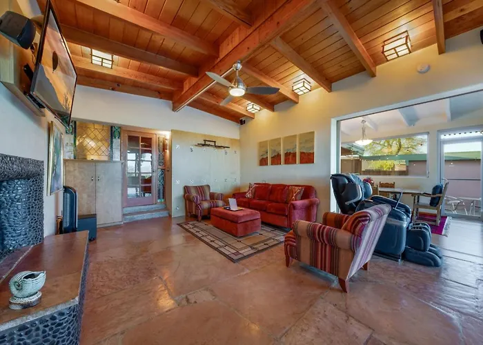 Holiday home Unique Home, 5 Bedroom 2 Ba, Yoga, Private, 4 Acres *