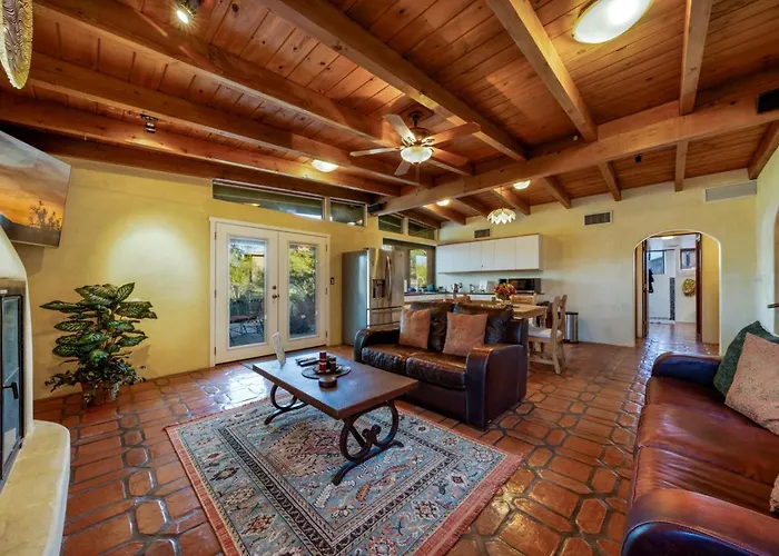Holiday home Unique Home, 5 Bedroom 2 Ba, Yoga, Private, 4 Acres *